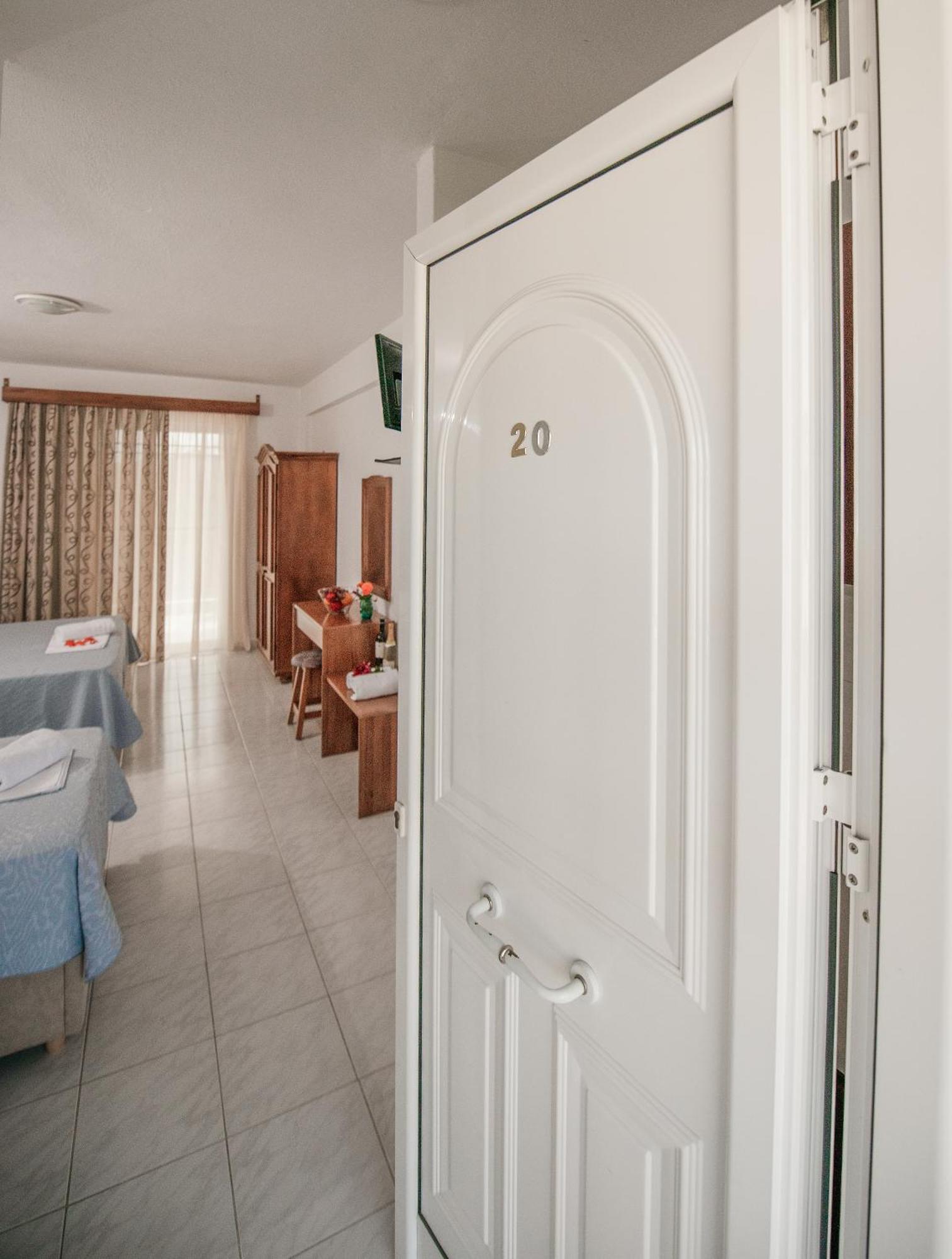 פורקה Estia Hotel מראה חיצוני תמונה